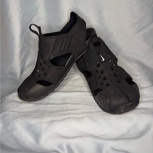 NIKE KIDS WATER SHOES – black (size 11C)